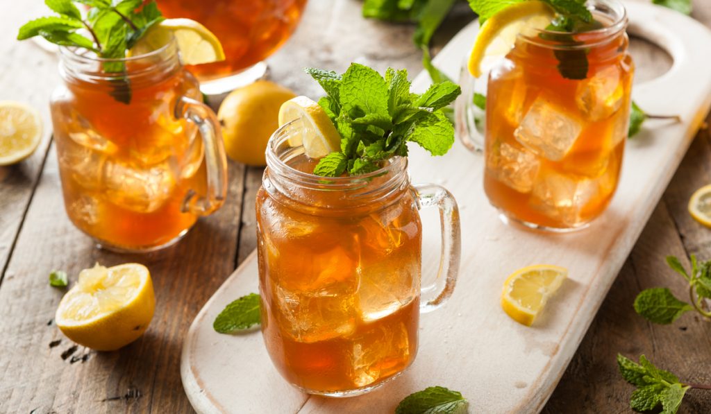 Homemade-Ice-Tea-lemonade-mint-leaves