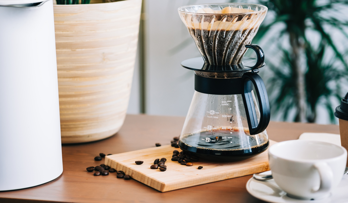 coffee-drip-method-coffee-bean-and-cup
